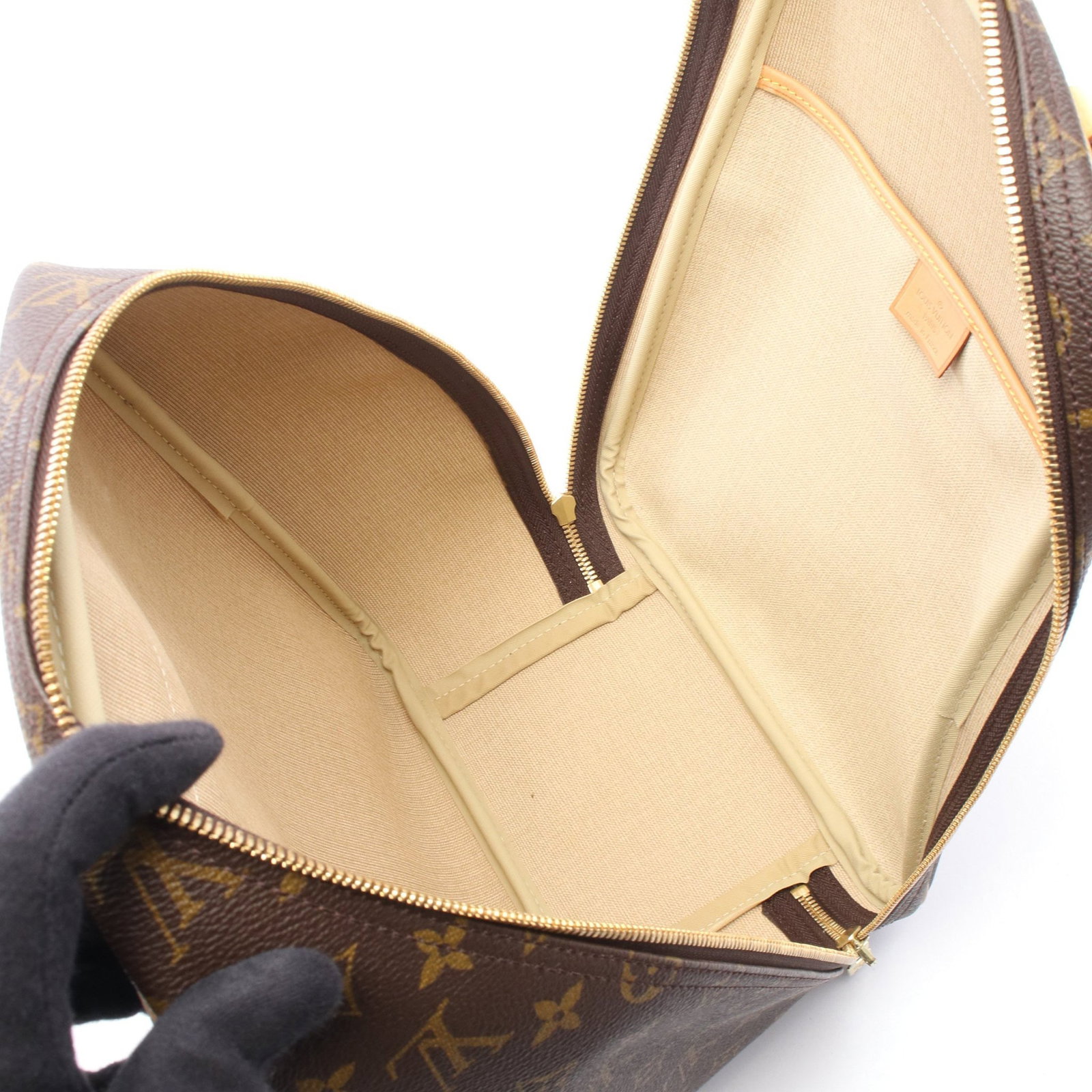 Louis Vuitton Excursion Monogram - 3