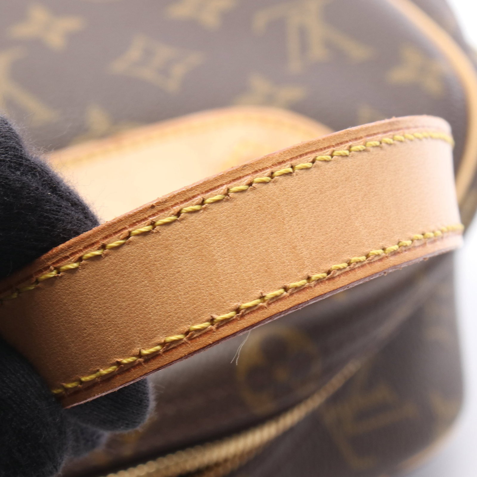 Louis Vuitton Excursion Monogram - 6