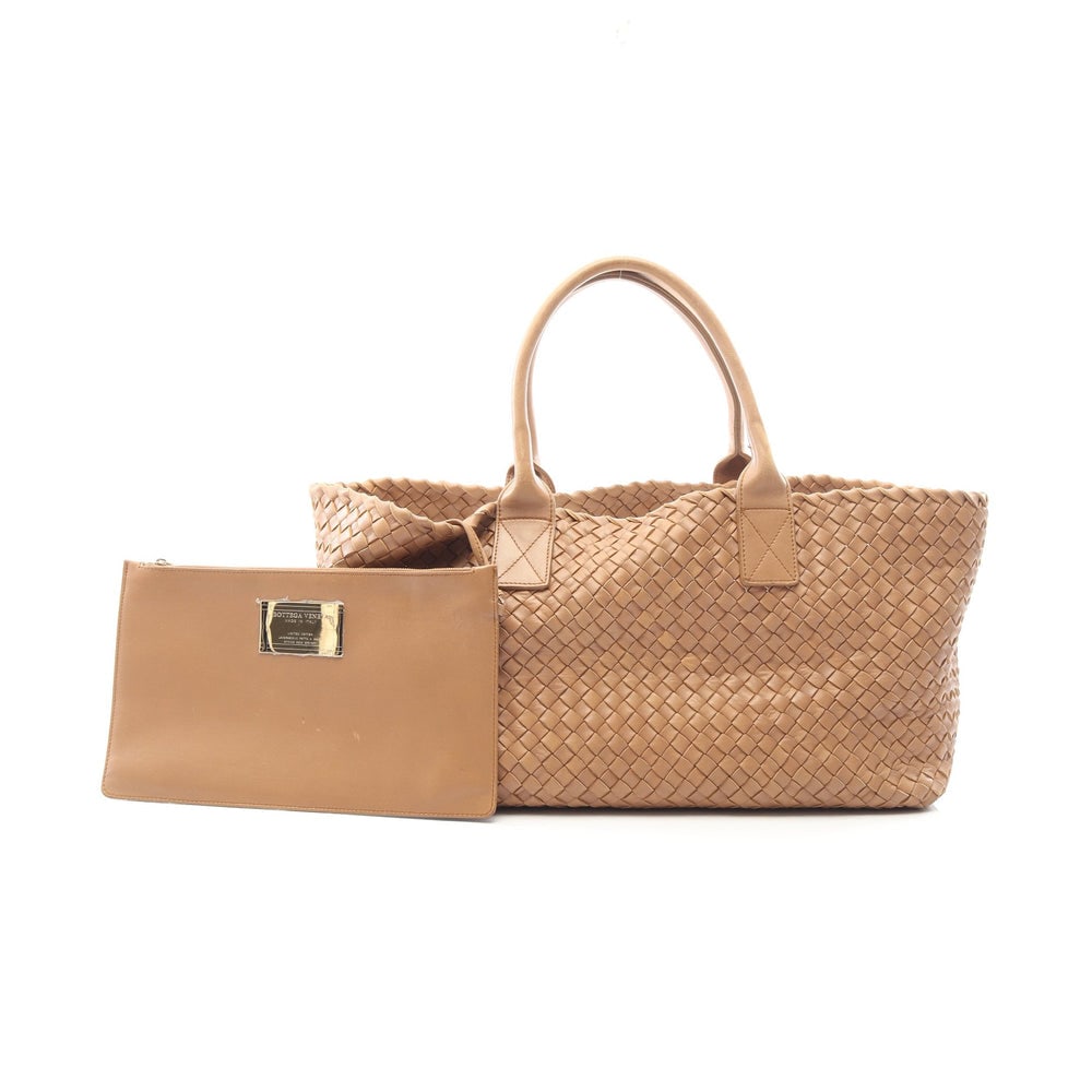Bottega MM Intrecciato Tote Beige: MM Intrecciato tote in beige leather. Includes pouch. Size 55 x 26 x 16 cm.