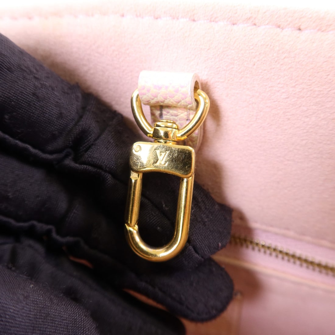 Louis Vuitton OnTheGo PM - 8