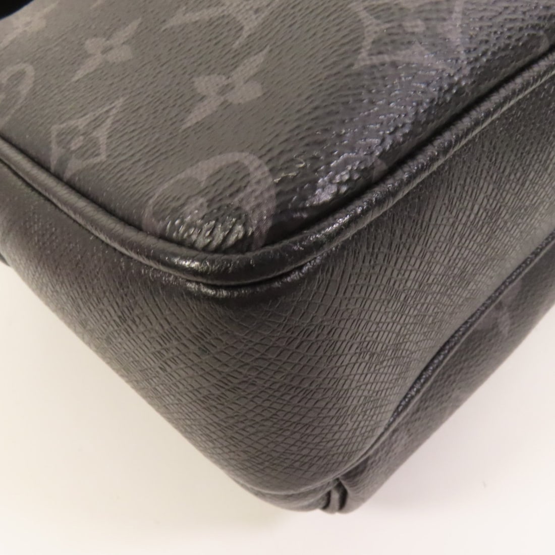 Louis Vuitton Outdoor Messenger - 12
