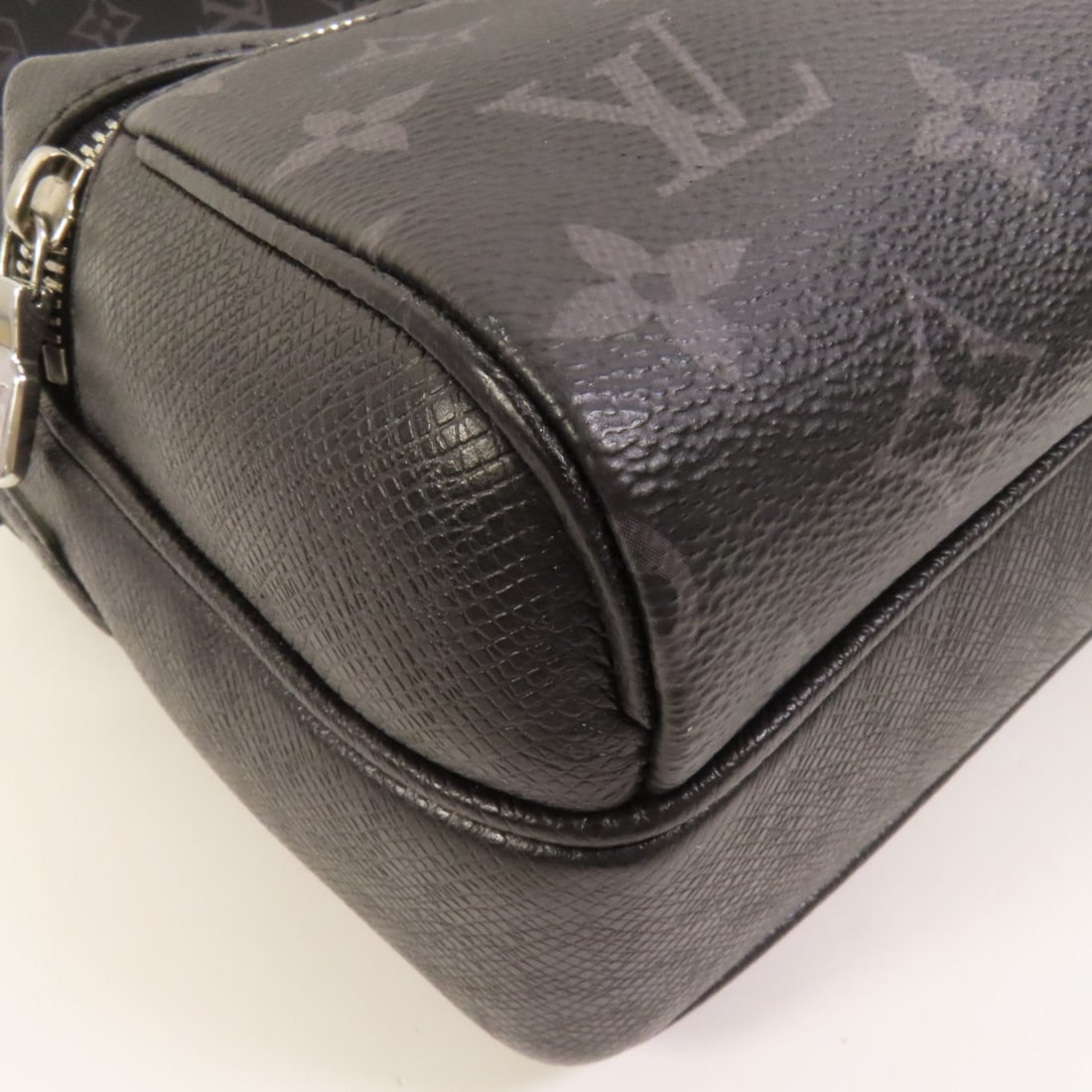 Louis Vuitton Outdoor Messenger - 13