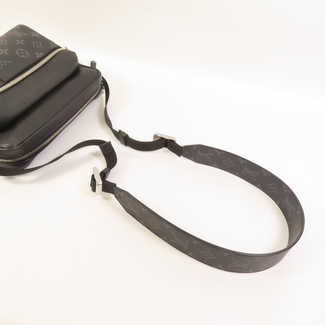 Louis Vuitton Outdoor Messenger - 5