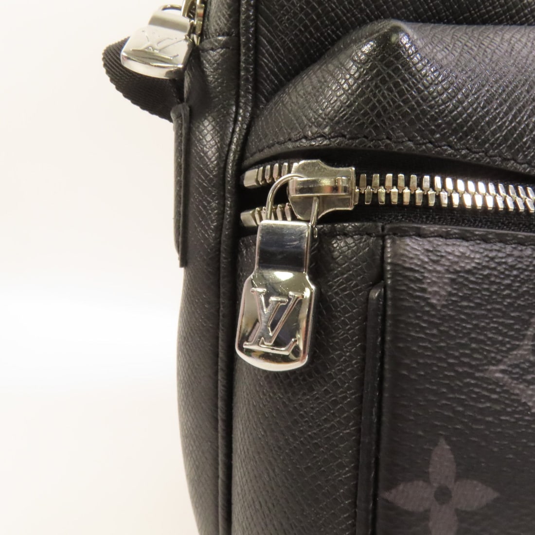 Louis Vuitton Outdoor Messenger - 8