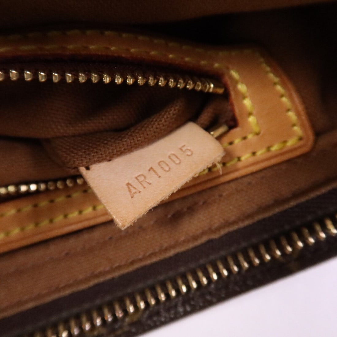 Louis Vuitton Trotteur Monogram - 8