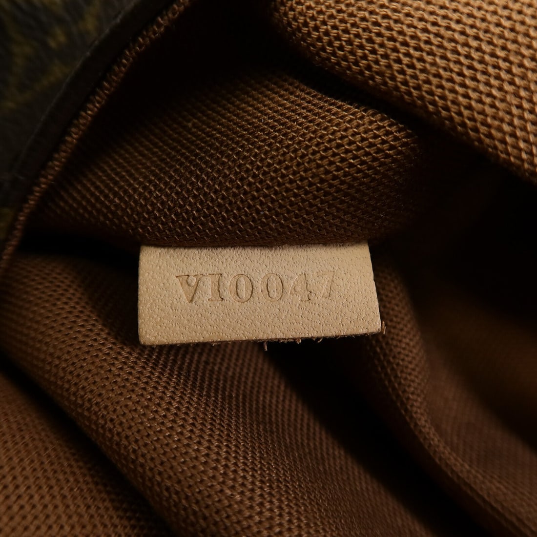 Louis Vuitton Tulum PM Monogram - 8