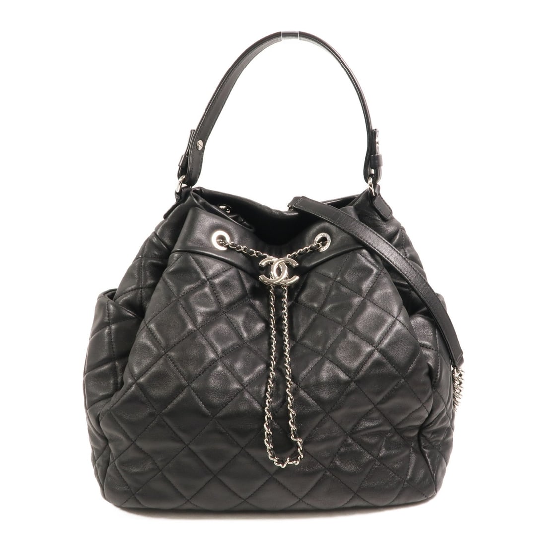 Chanel Chain Shoulder Bag Black: Black lambskin chain shoulder bag.