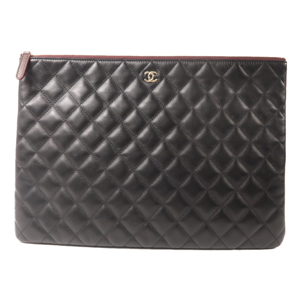 Chanel Clutch Lambskin Black: Clutch bag in black lambskin with gold-tone hardware. Includes hologram sticker and guarantee. Size 34 x 23 cm.
