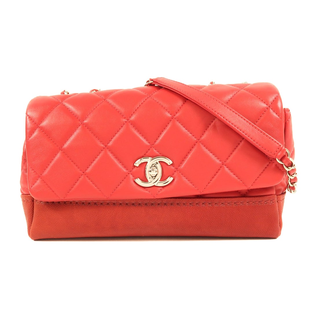 Chanel Chain Shoulder Bag Red: Red calfskin chain shoulder bag.