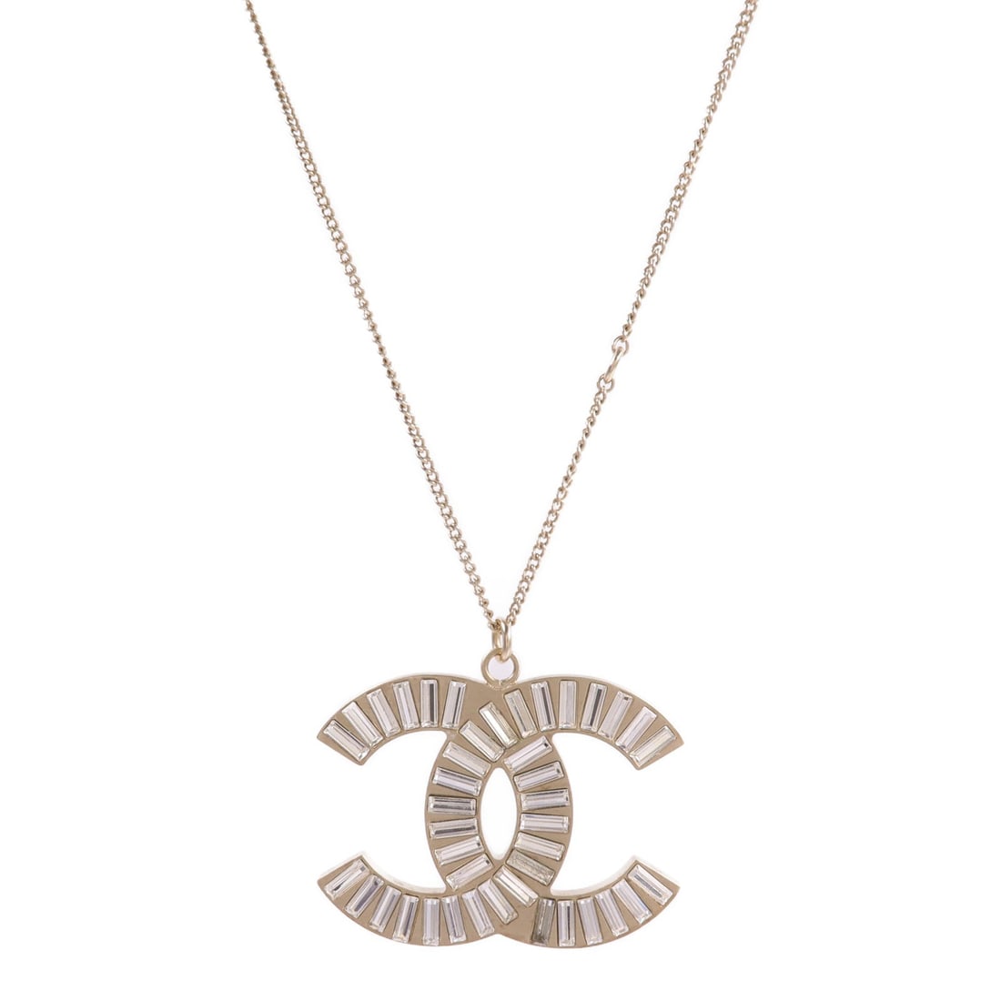 Chanel CC Metal Gold Necklace: CC necklace in gold tone metal.