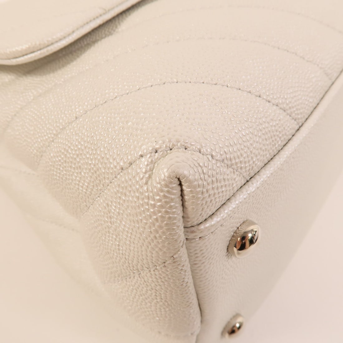 Chanel Coco Handle Medium White - 12
