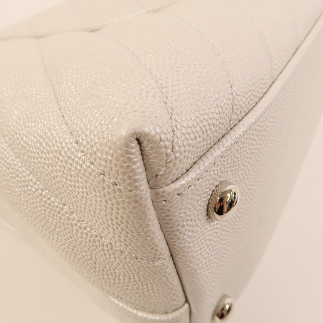 Chanel Coco Handle Medium White - 14