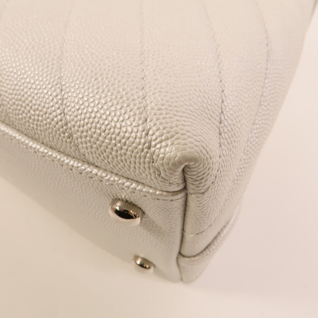 Chanel Coco Handle Medium White - 15