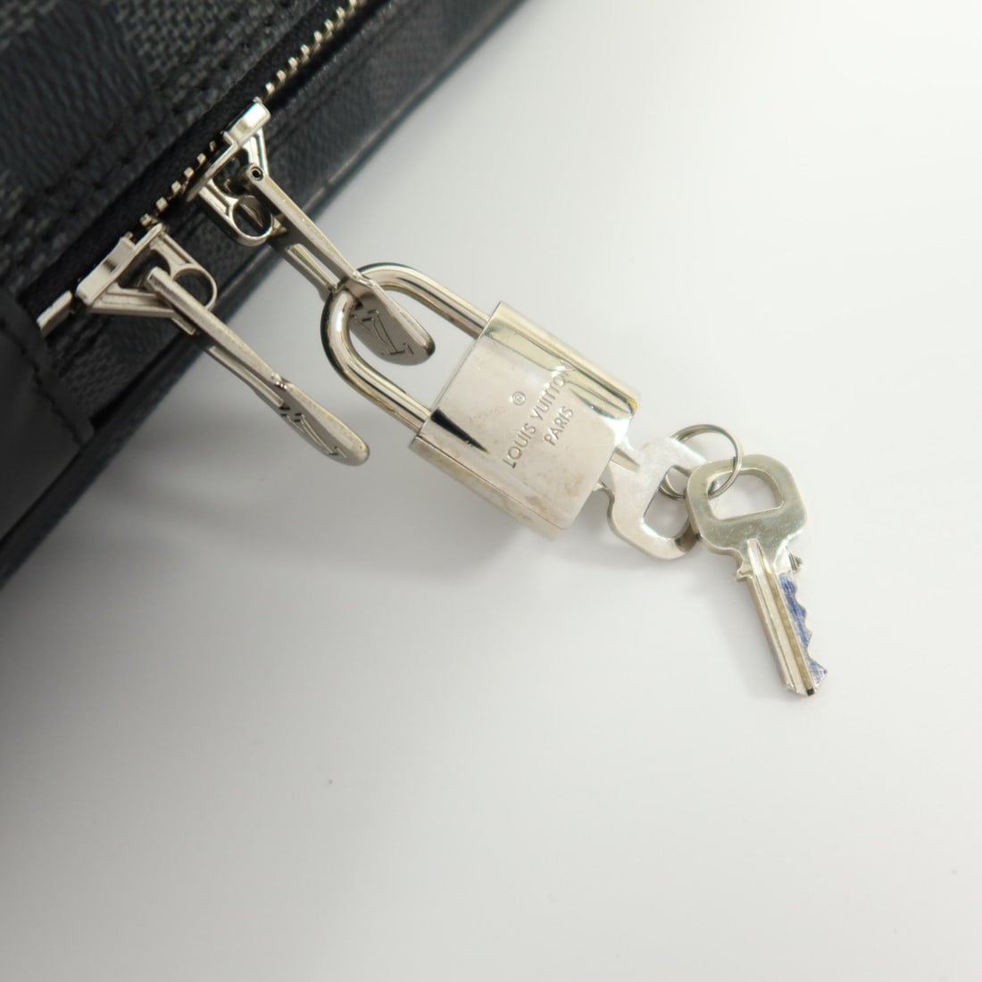 Louis Vuitton Porte Documents Black - 9
