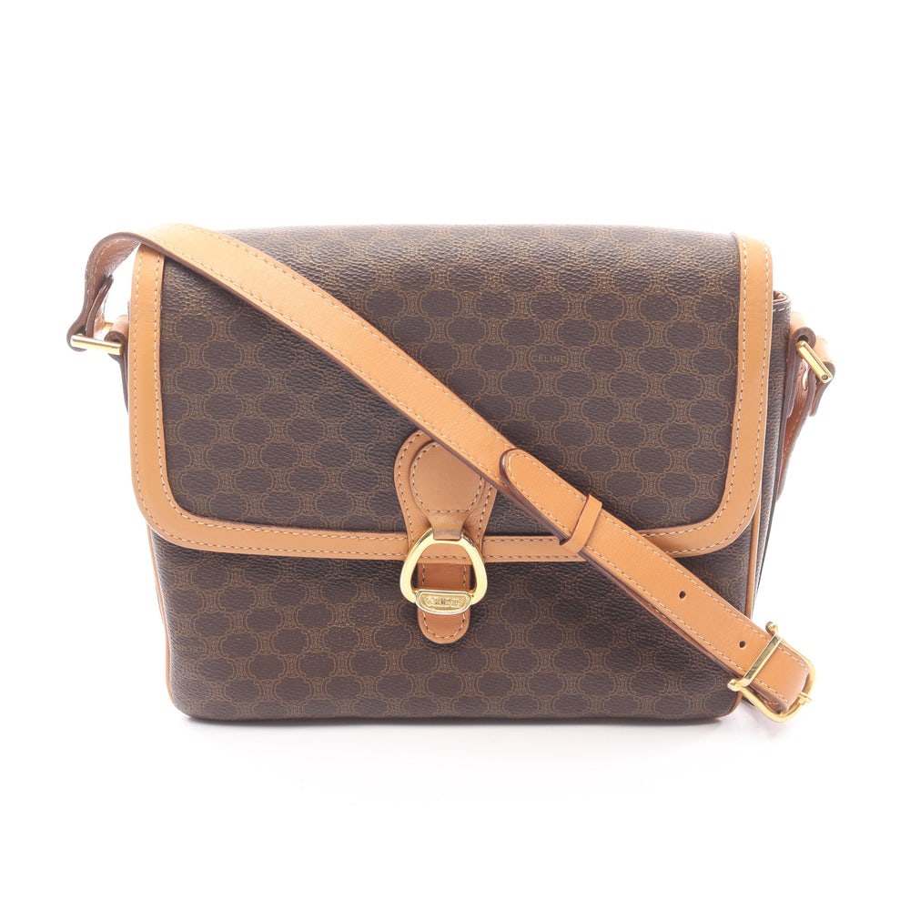 Celine Macadam Shoulder Brown: Macadam shoulder bag in dark brown and light brown PVC and leather. Size 23 x 20 x 2.5 cm. Strap 107 to 114 cm.