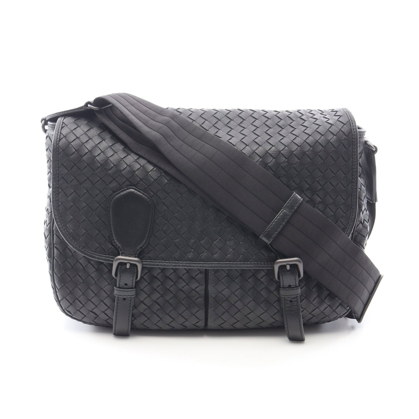 Bottega Intrecciato Messenger Black: Intrecciato messenger shoulder bag in black leather. Size 34 x 29 x 12 cm. Strap 80-135 cm.