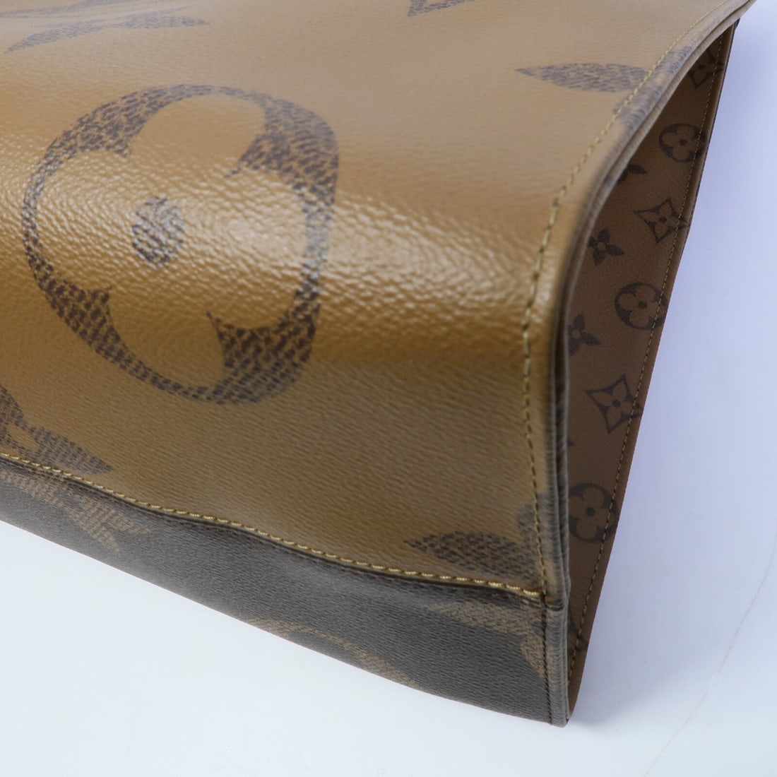 Louis Vuitton OnTheGo GM - 11