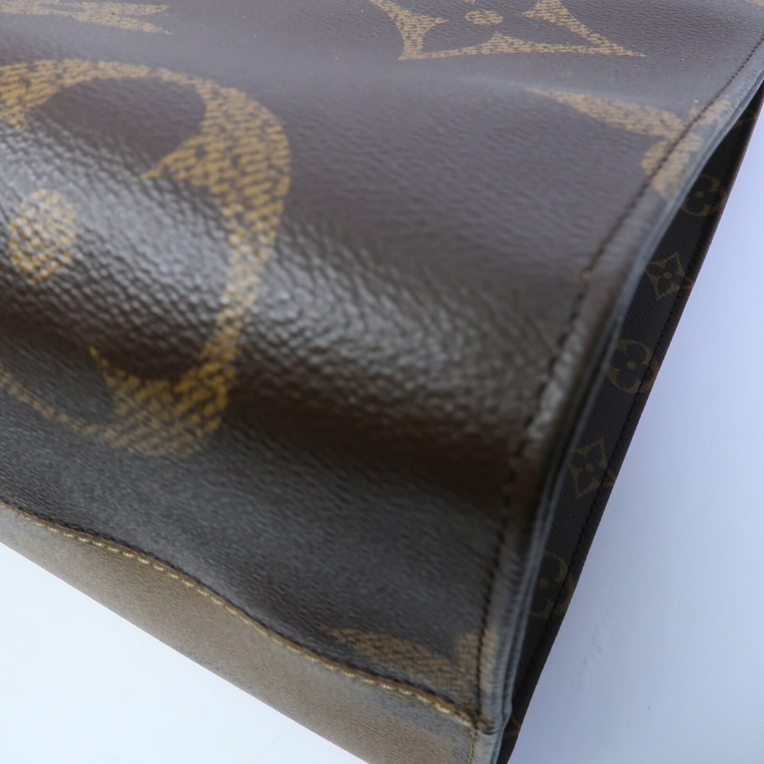 Louis Vuitton OnTheGo GM - 12