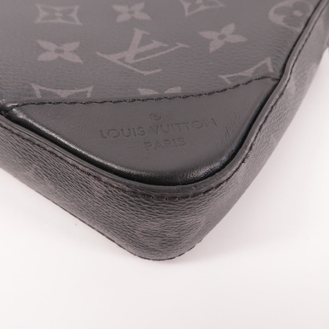 Louis Vuitton Trio Messenger - 15
