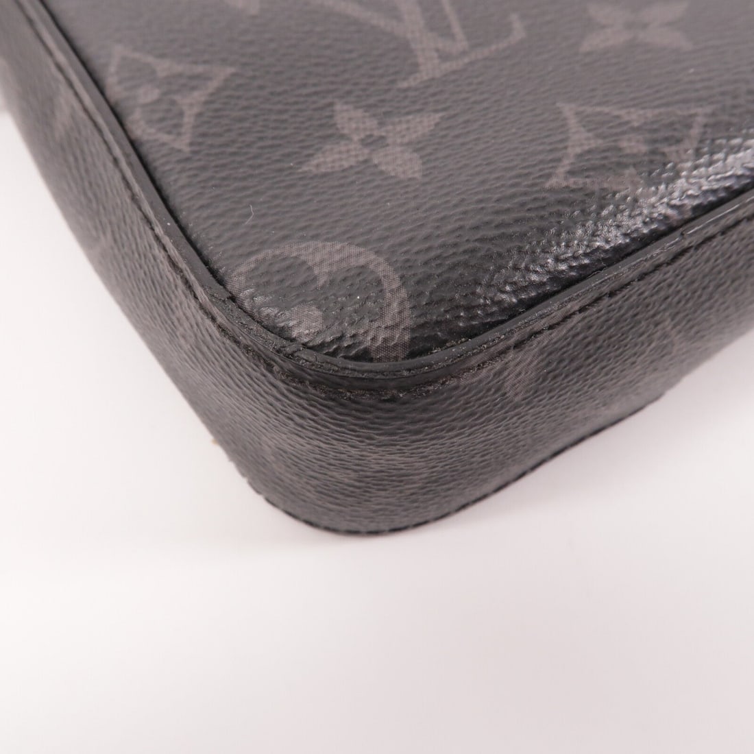 Louis Vuitton Trio Messenger - 16
