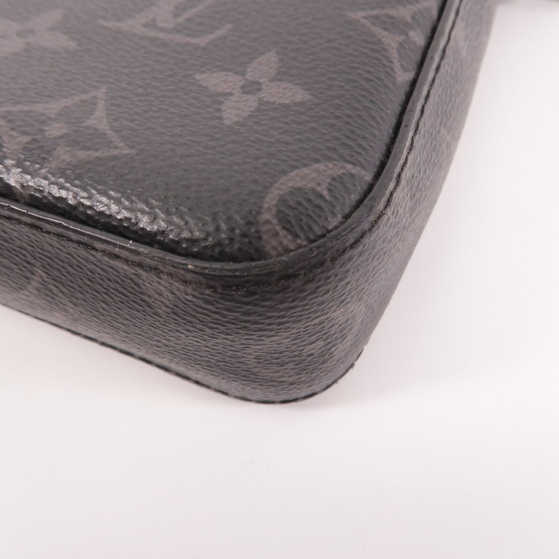 Louis Vuitton Trio Messenger - 17