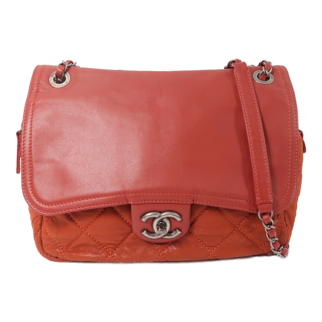 Chanel Chain Shoulder Red: Red calfskin chain shoulder bag.