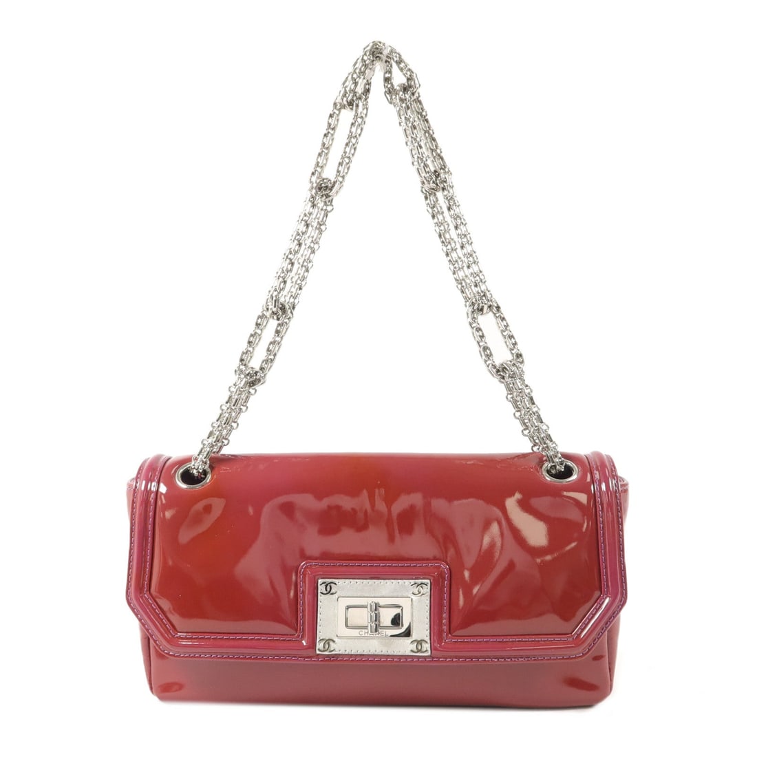Chanel Patent Chain Shoulder Red: Patent leather chain shoulder bag in red with silver hardware. Includes hologram sticker and guarantee. Size 26.5 x 13.5 x 6 cm.