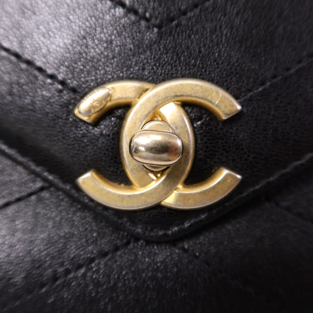 Chanel Chain Shoulder Bag Black - 7