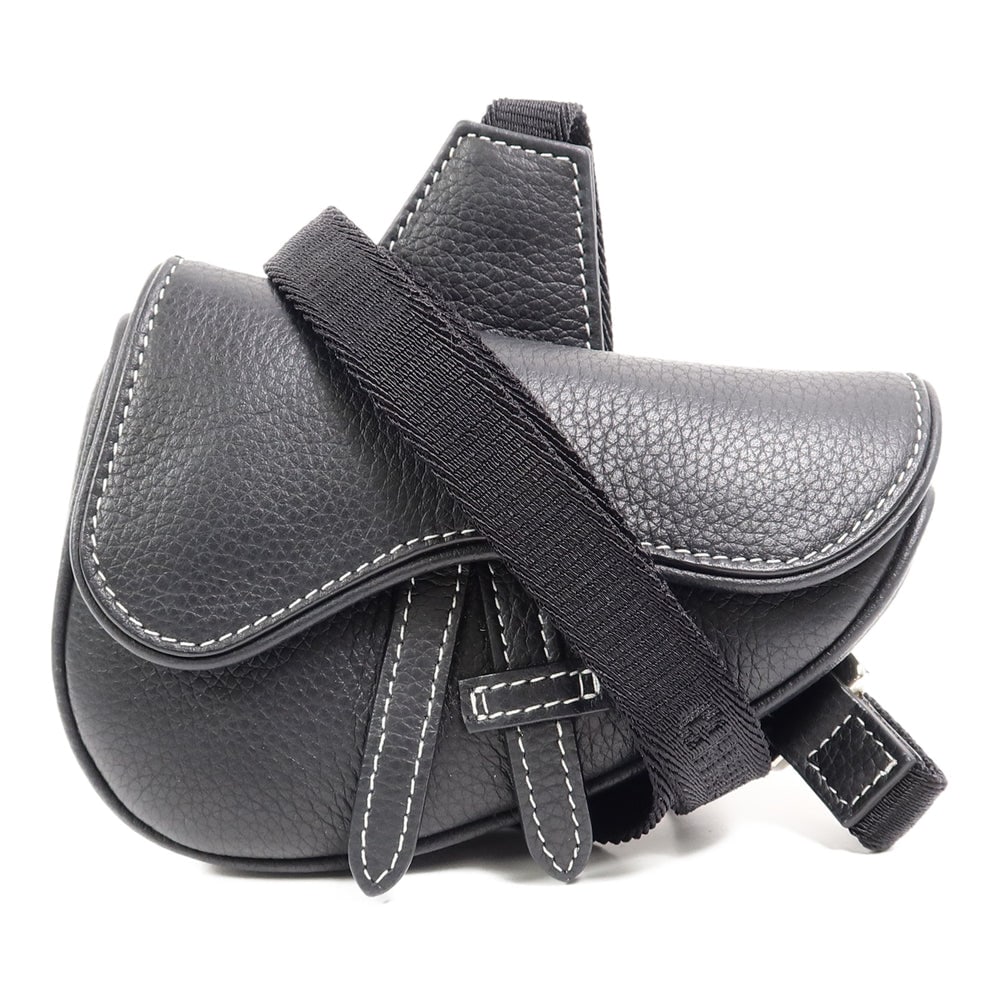 Dior Nano Saddle Shoulder Black: Nano Saddle shoulder bag 2ADC441YKK in black calfskin. Includes storage bags. Size 14 x 10 x 3 cm.