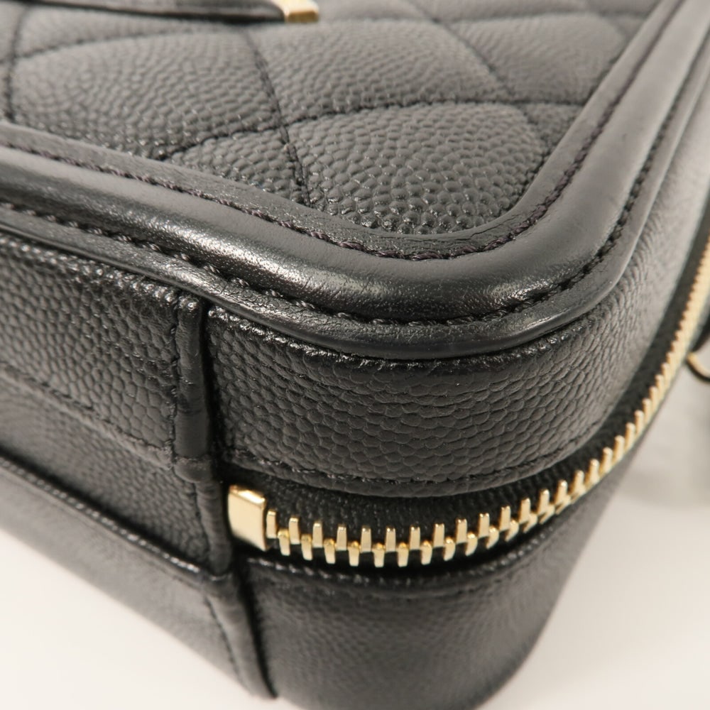 Chanel Vanity Case 17 Black - 14