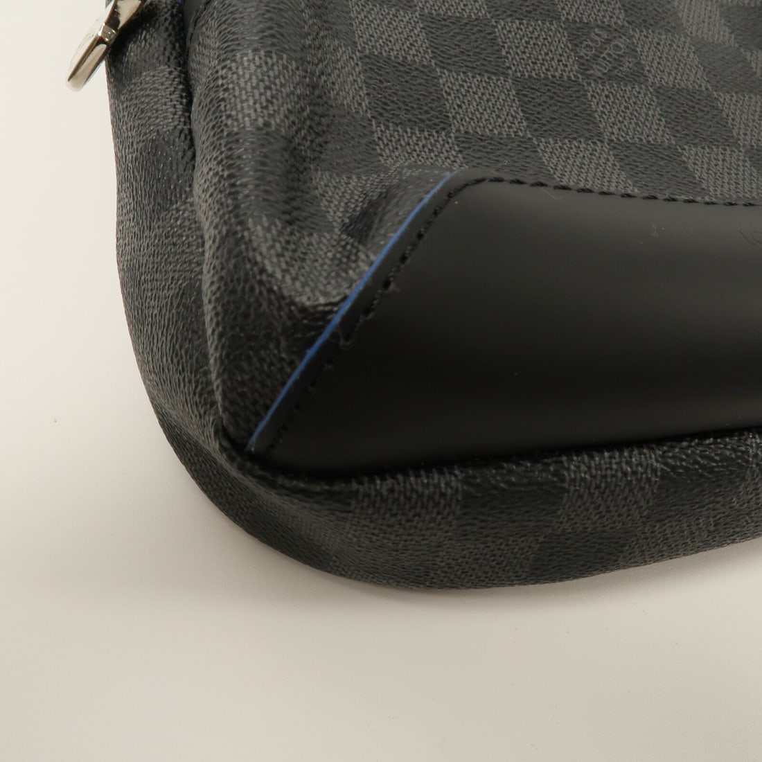 LV Avenue Sling Graphite - 10