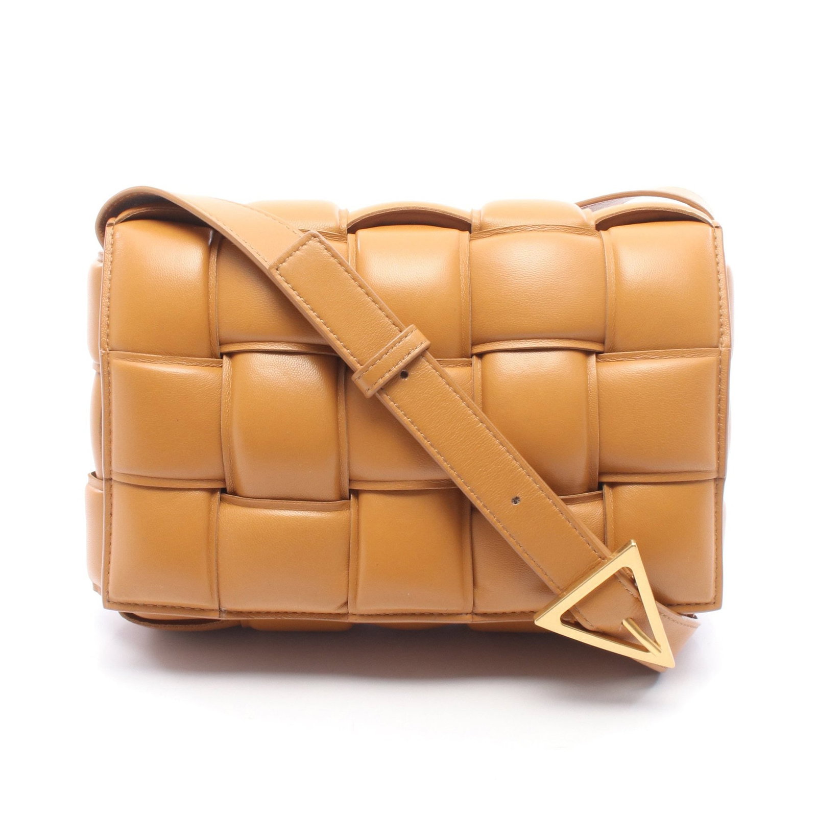 Bottega Padded Cassette Brown: Padded Cassette Intrecciato shoulder bag in light brown leather. Size 24.5 x 18 x 6 cm.