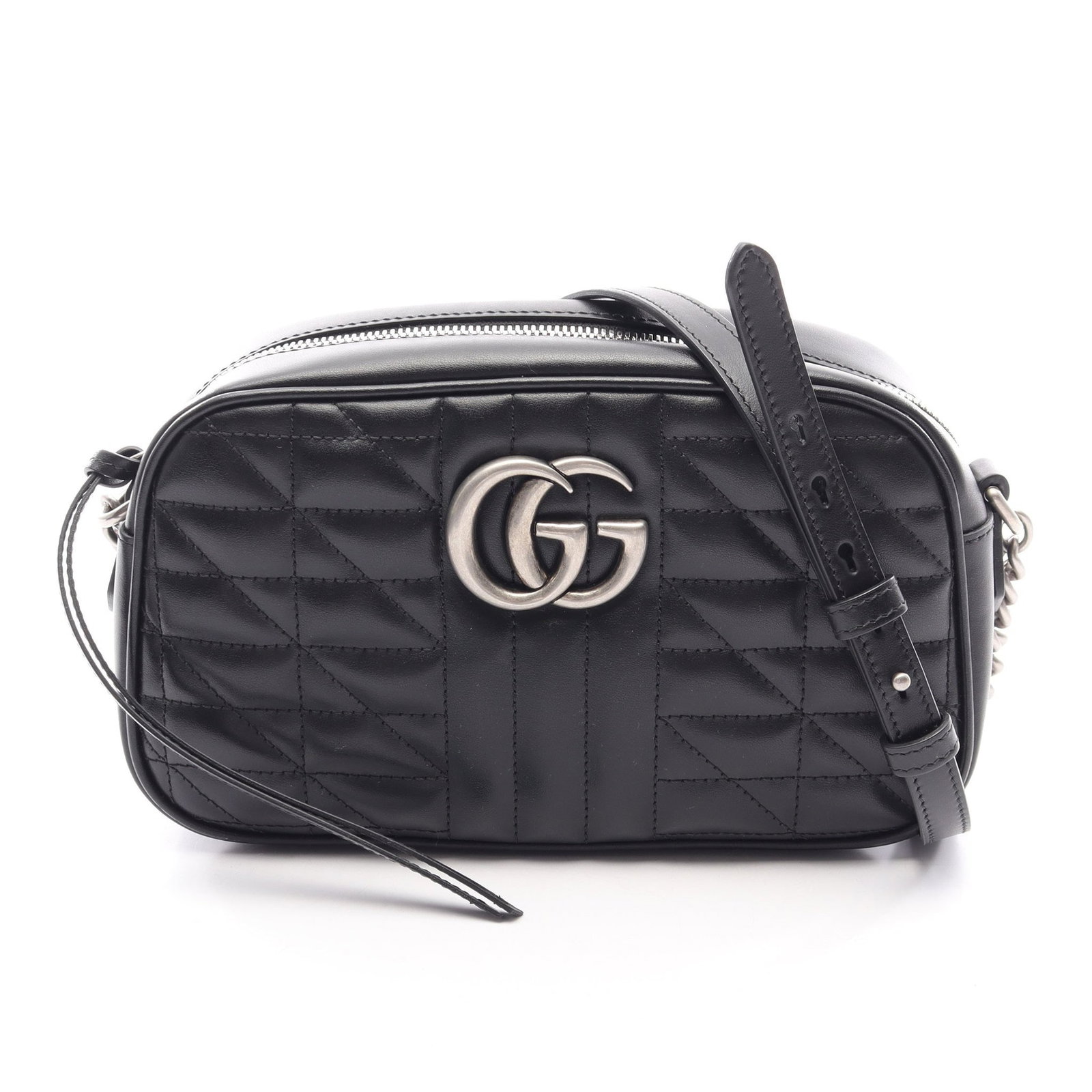 Gucci Marmont Chain Black: GG Marmont chain shoulder bag in black leather. Size 24 x 14 x 7 cm.
