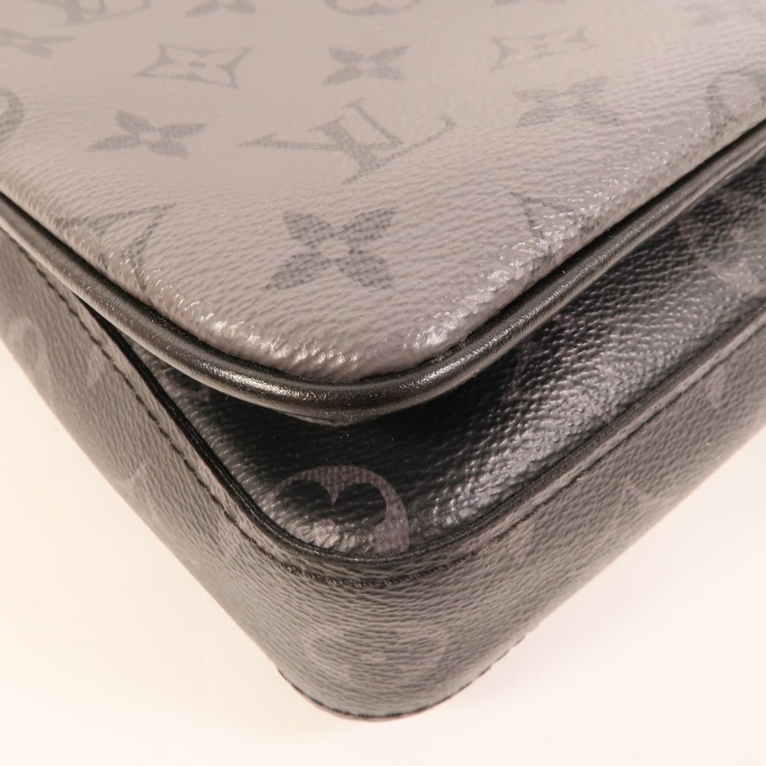 Louis Vuitton Trio Messenger - 10