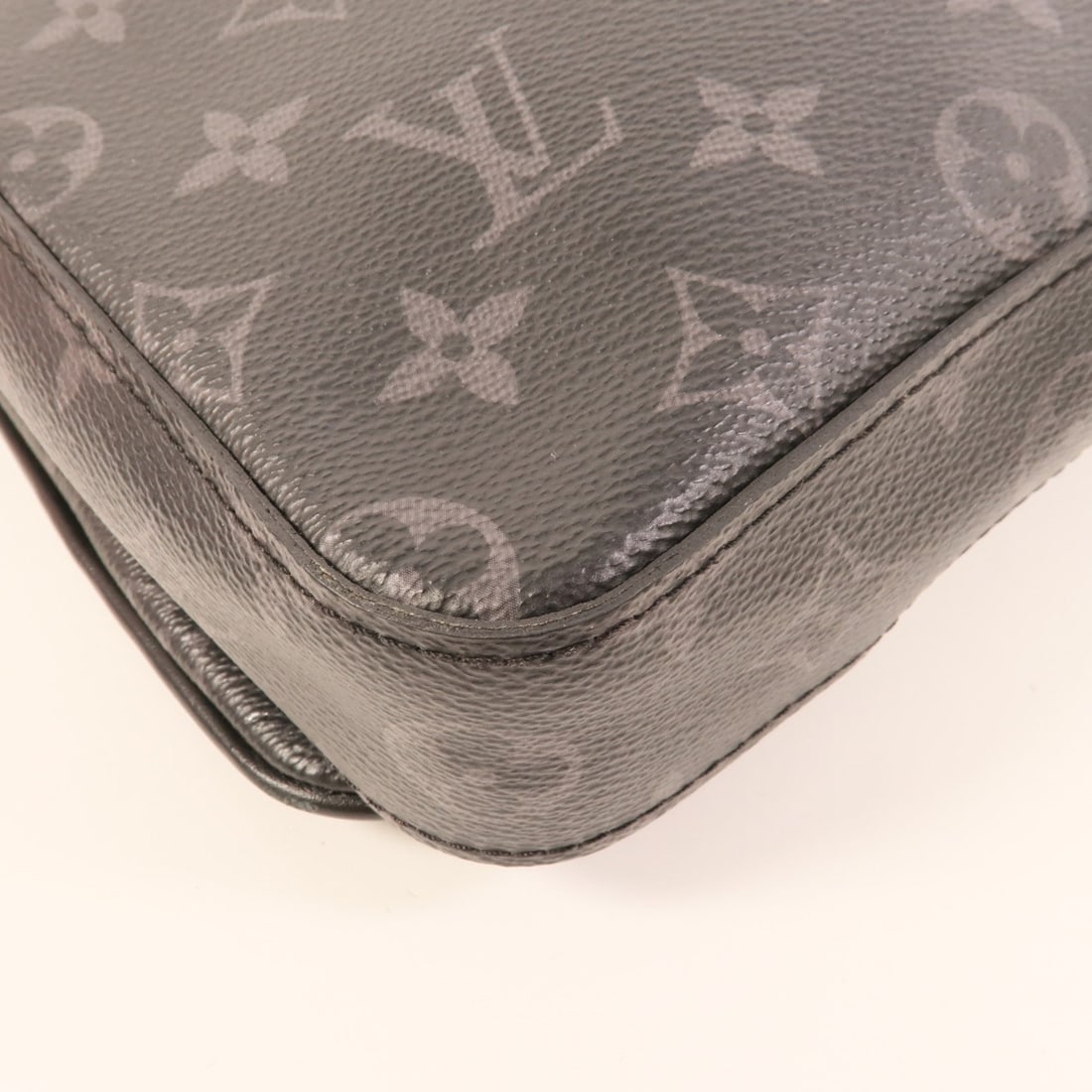 Louis Vuitton Trio Messenger - 11