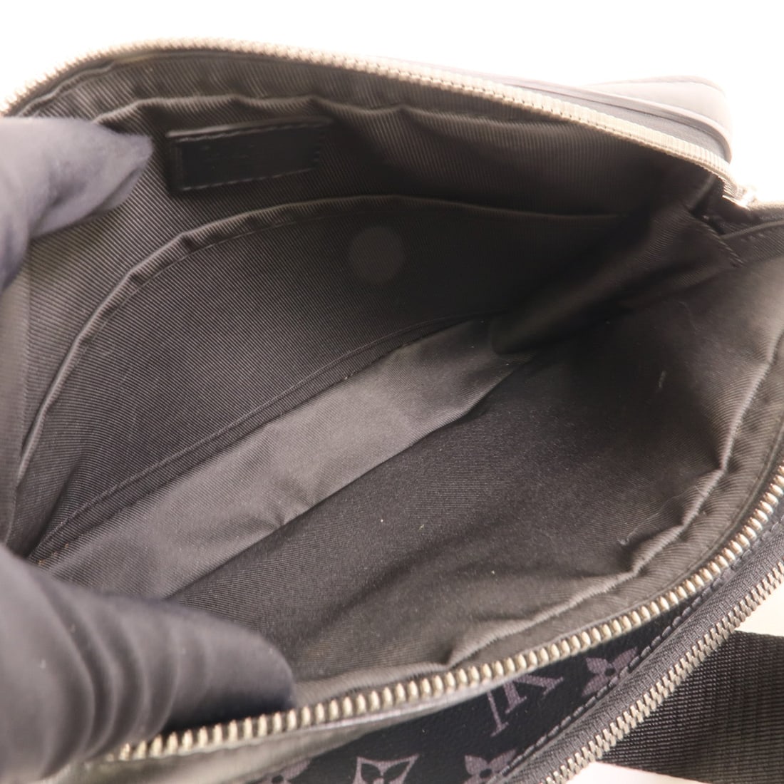 Louis Vuitton Trio Messenger - 5