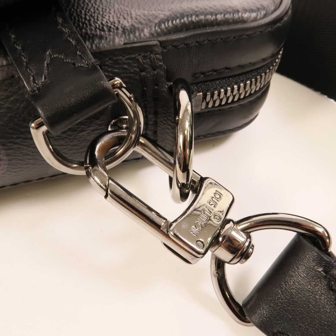 Louis Vuitton Trio Messenger - 8
