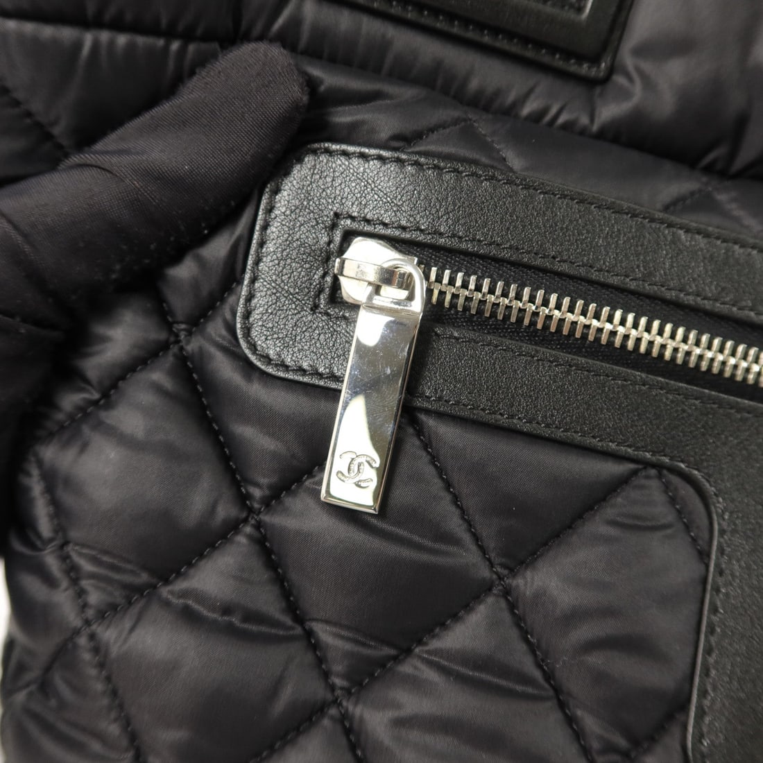 Chanel Coco Cocoon Small Black - 11