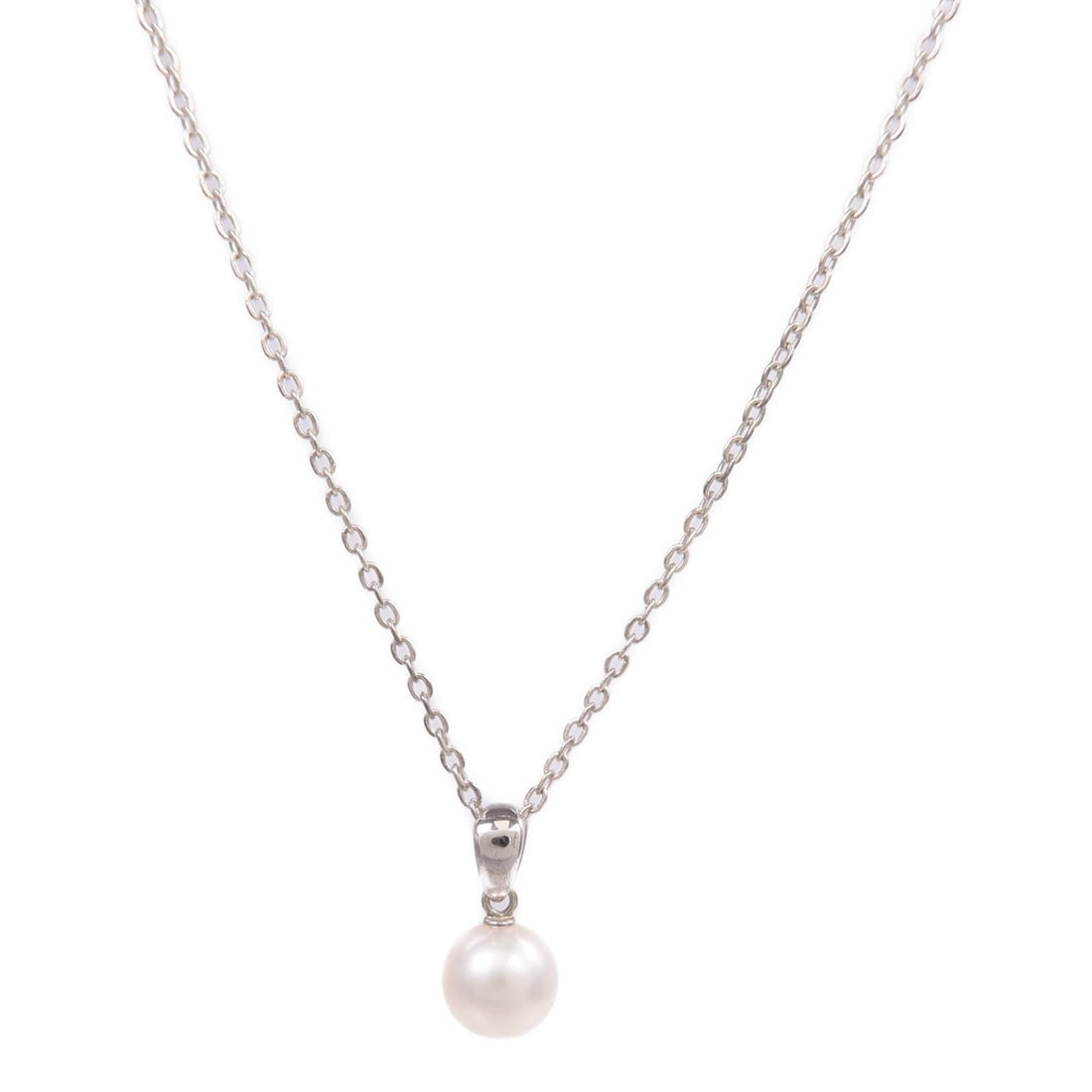 Mikimoto Pearl Necklace Silver: Pearl necklace in 925 sterling silver.
