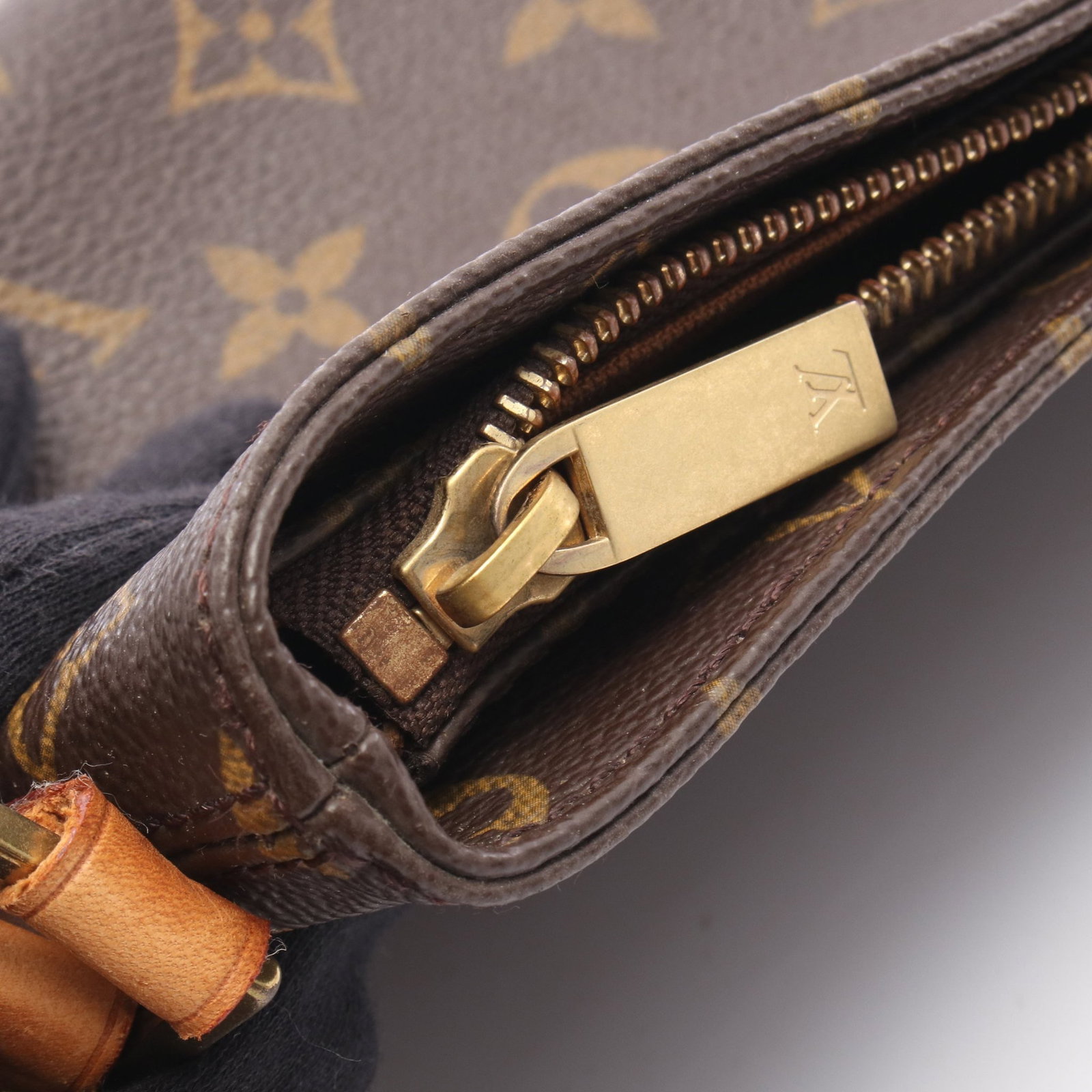 Louis Vuitton Trotteur Monogram - 12