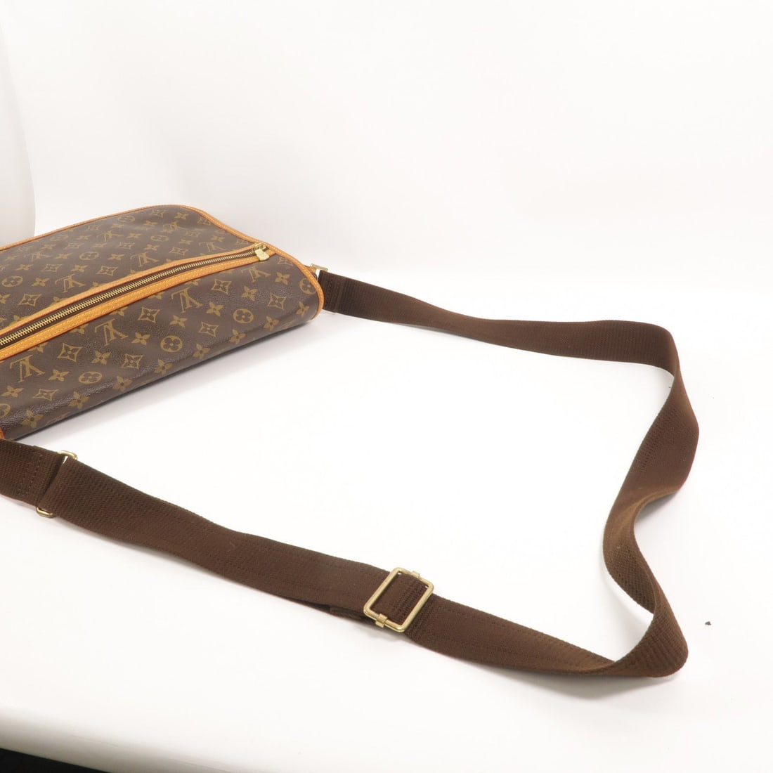 Louis Vuitton Bosphore Monogram - 8