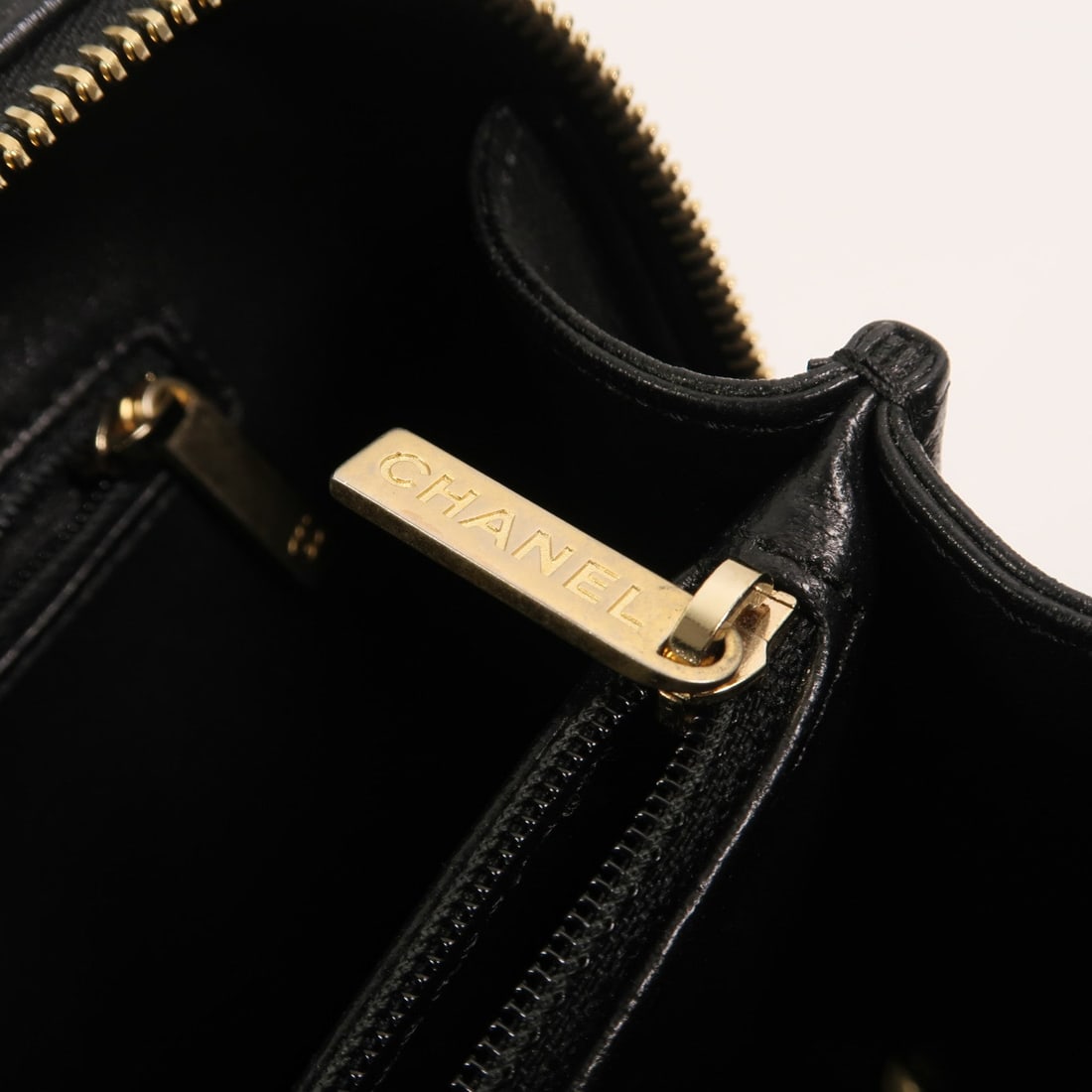 Chanel Medium Vanity Case Black - 14