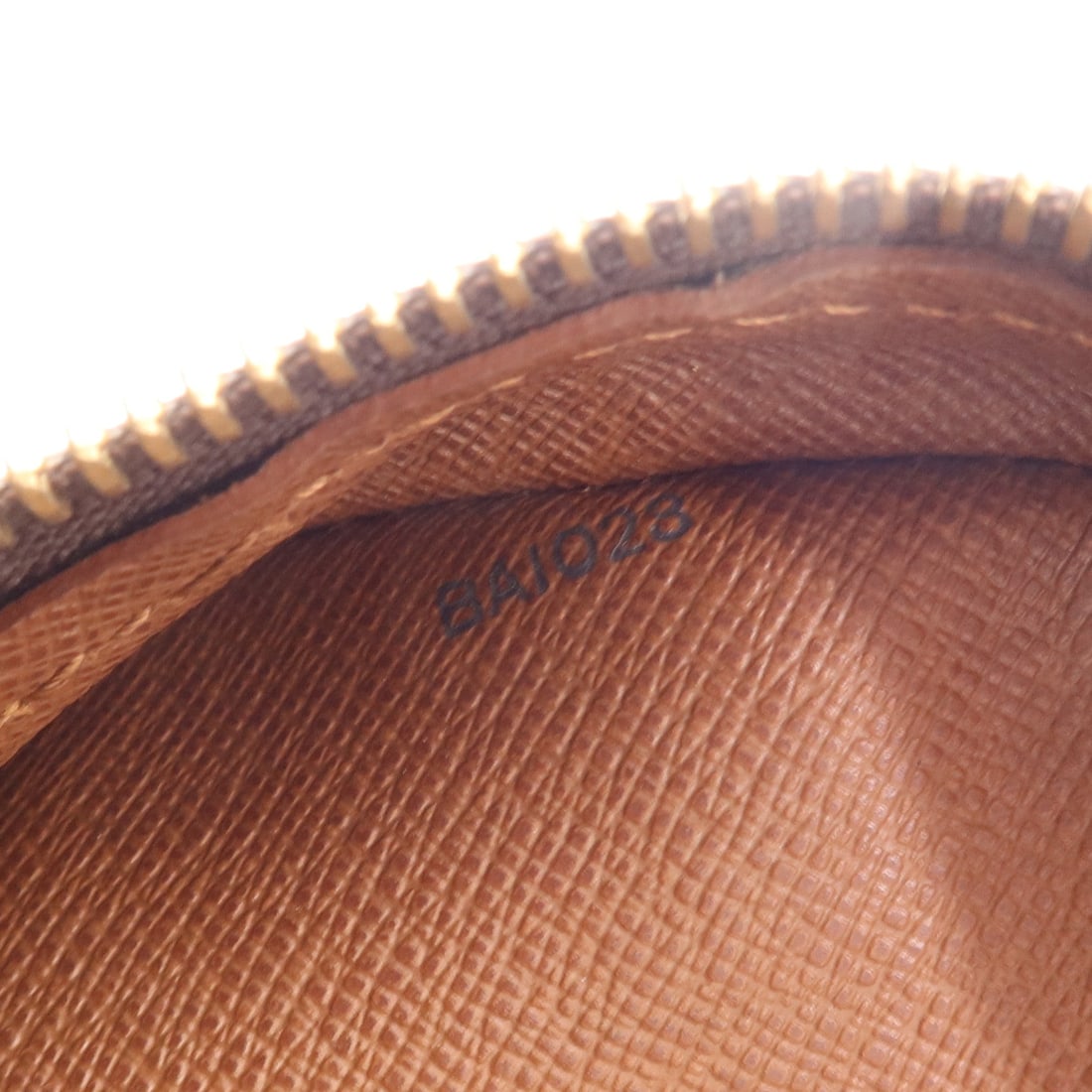 Louis Vuitton Blois Monogram - 17