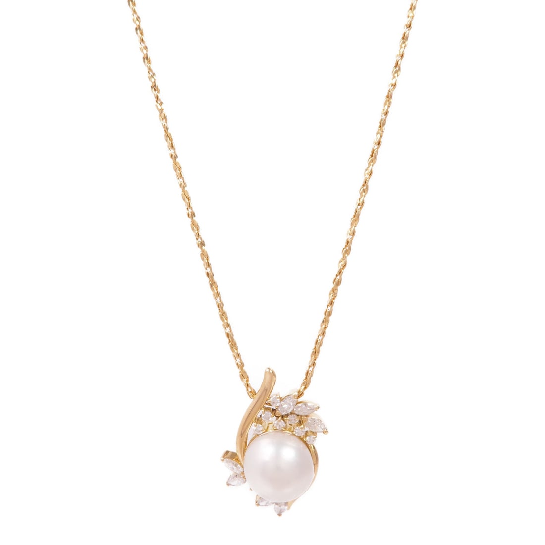 Pearl Diamond Necklace Yellow Gold: Pearl and diamond necklace in 18K yellow gold.