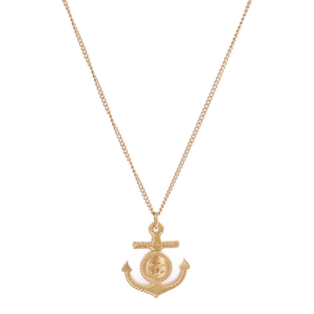 Chanel CC Metal Gold Necklace: CC necklace in gold tone metal.