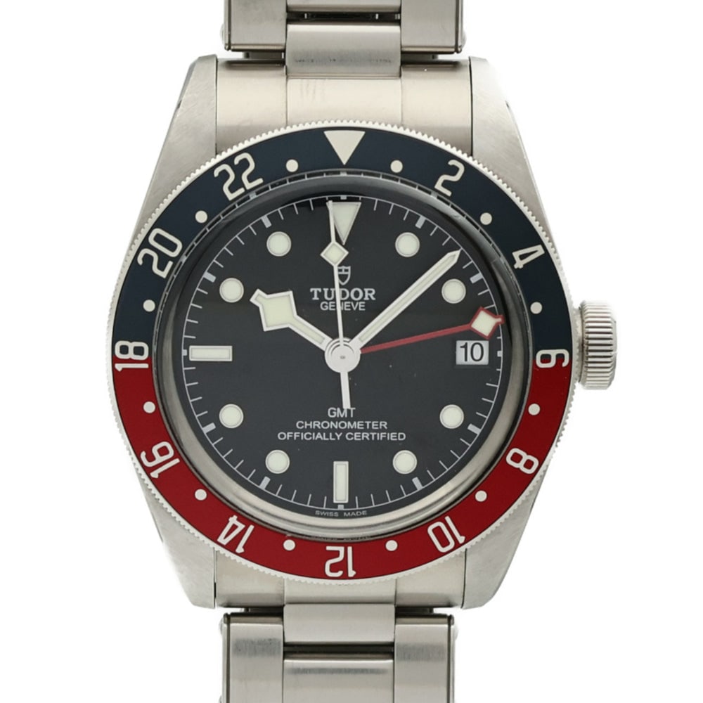 Tudor Black Bay GMT 79830RB Auto: Black automatic watch in stainless steel. Includes storage box, guarantee, case, and piece. 41mm case, max wrist 17cm.