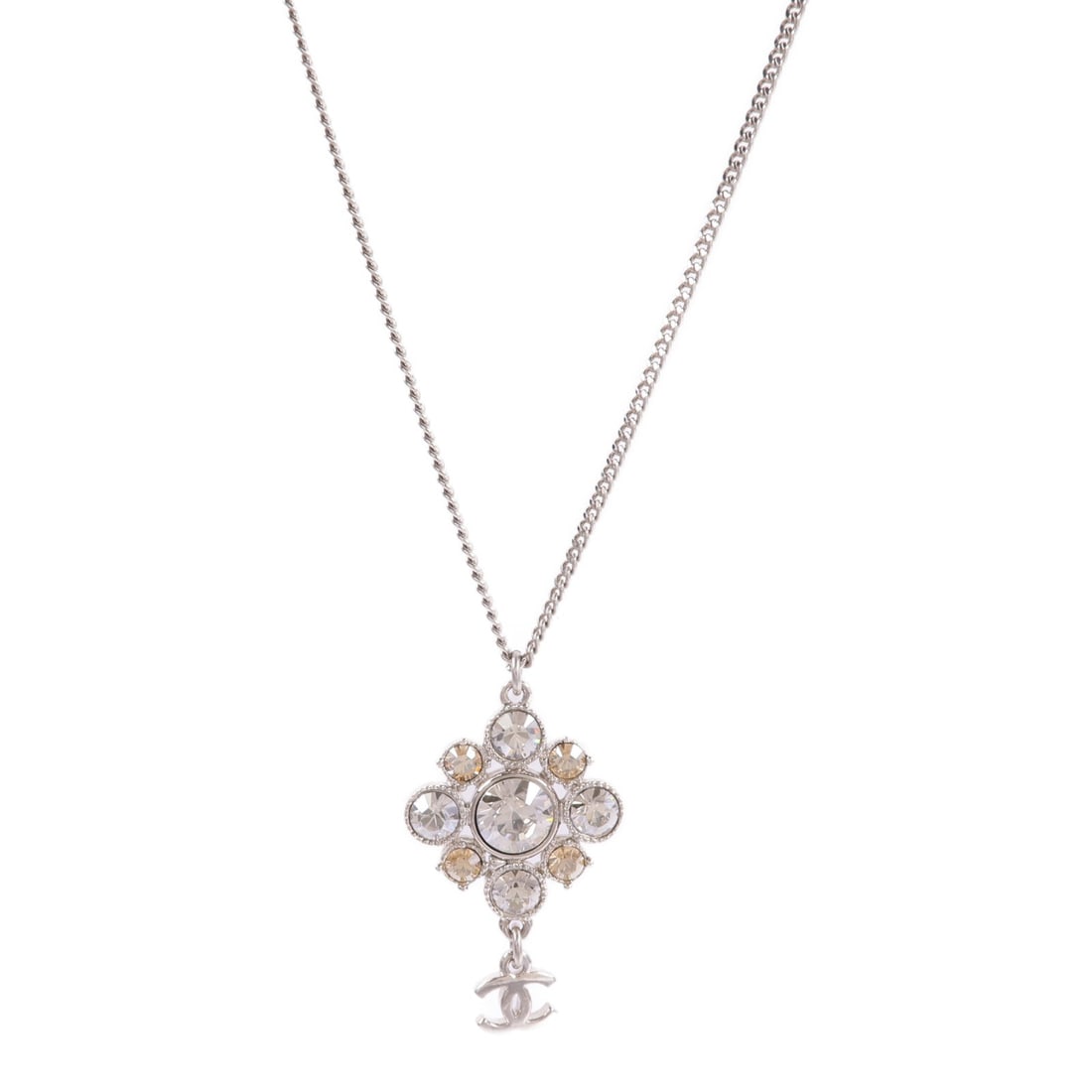 Chanel CC Metal Silver Necklace: CC necklace in silver tone metal.