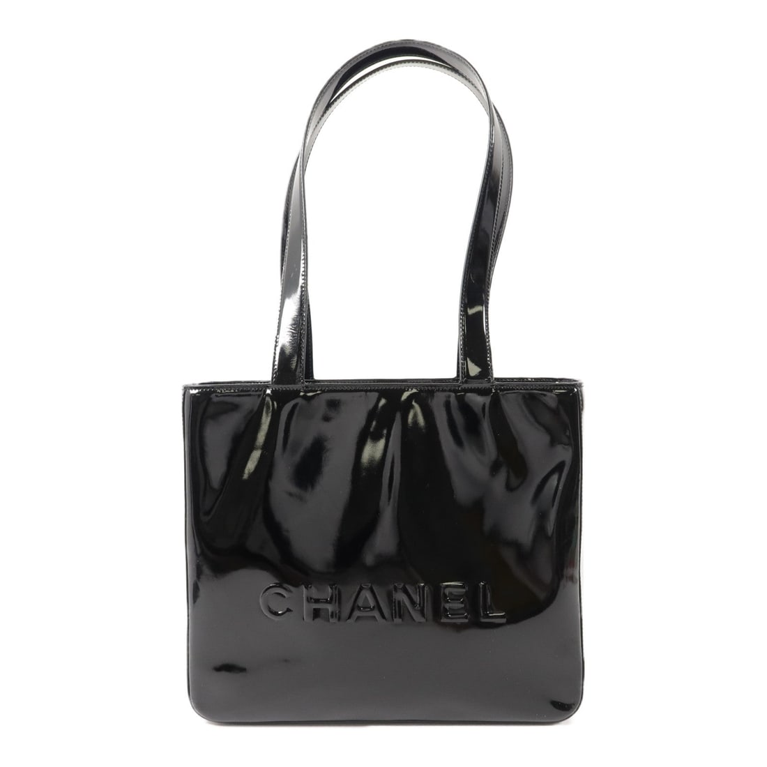 Chanel Patent Tote Black: CC tote bag in black patent leather with gold-tone hardware. Includes hologram sticker and guarantee. Size 25 x 21 x 7 cm.