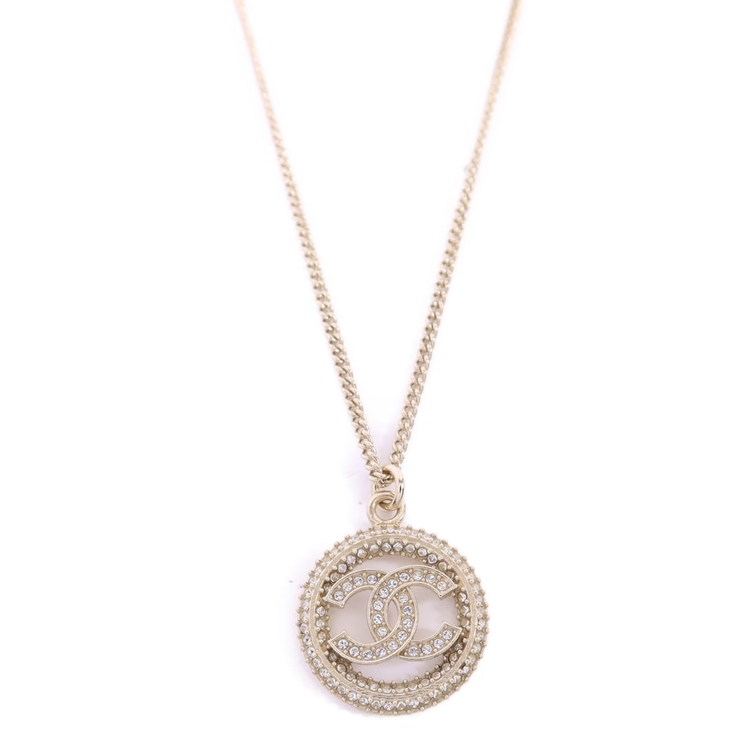 Chanel CC Metal Gold Necklace: CC necklace in gold tone metal.