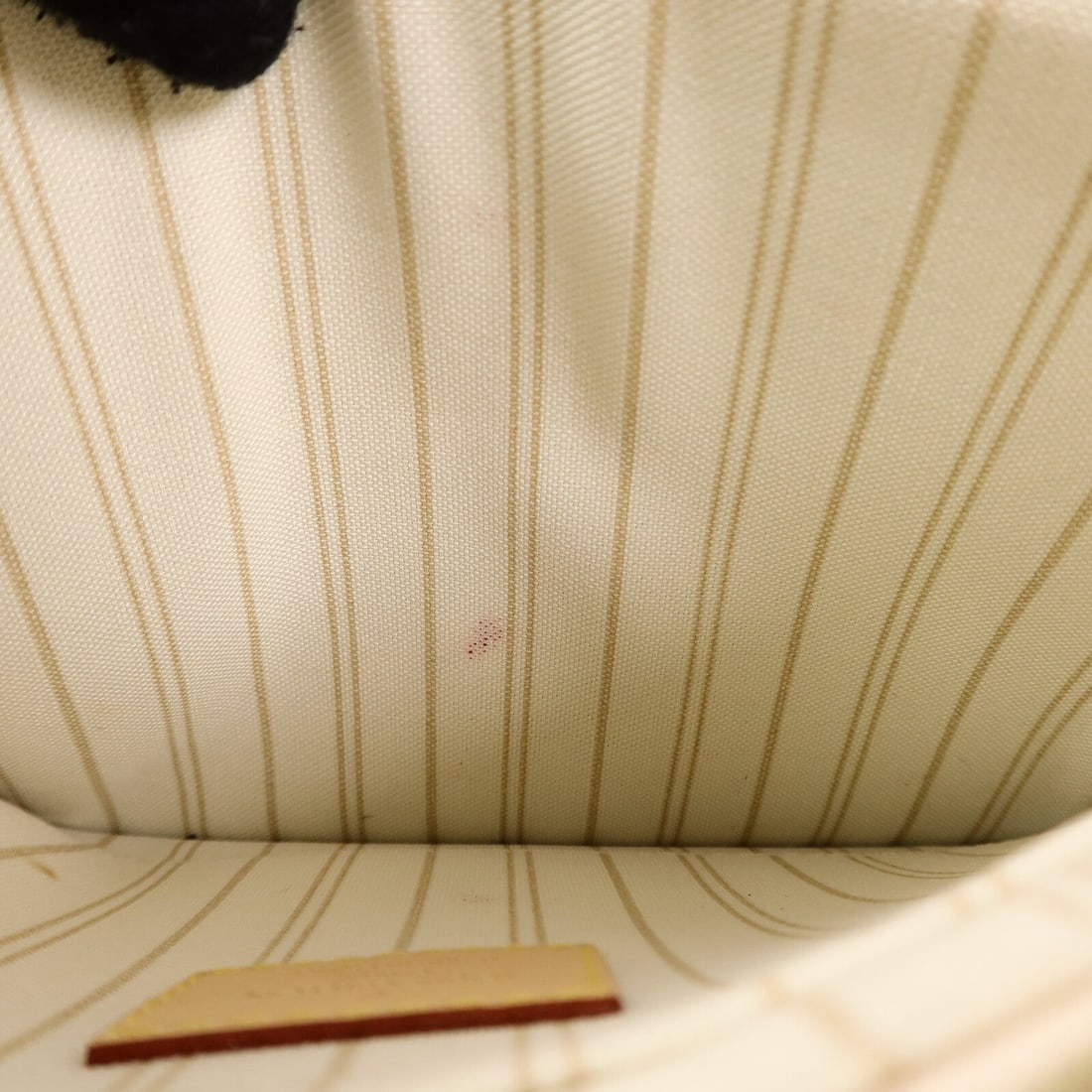Louis Vuitton Neverfull MM - 19